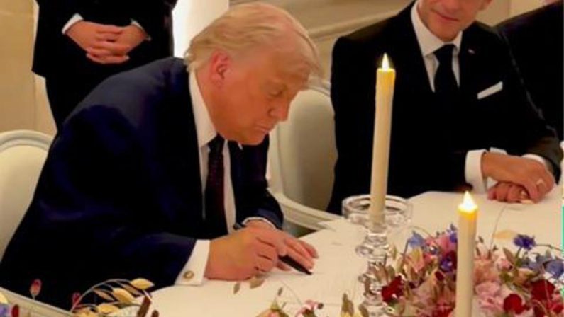 Trump firma l’accordo Iran-Usa alla cena del G7. Macron: “Bravo”
