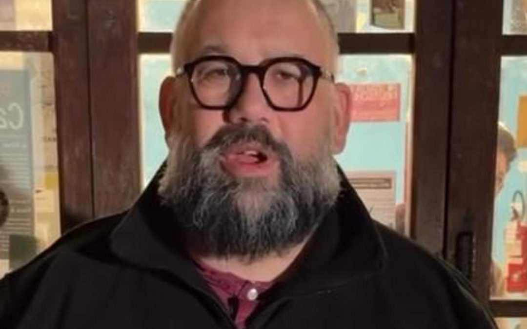 “Obeso e con spalle troppo larghe per risonanza magnetica”: l’odissea dell’attore Francesco Chiantese