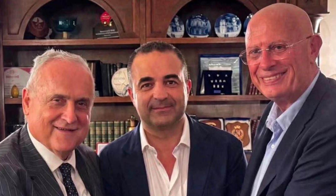 Il sindaco Francesco Cannizzaro tra Claudio Lotito e Antonino Ballarino