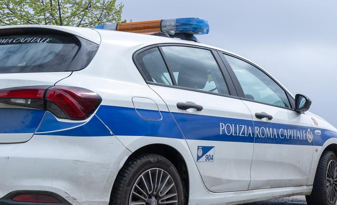 Roma, esplosione in casa in centro storico: un ferito