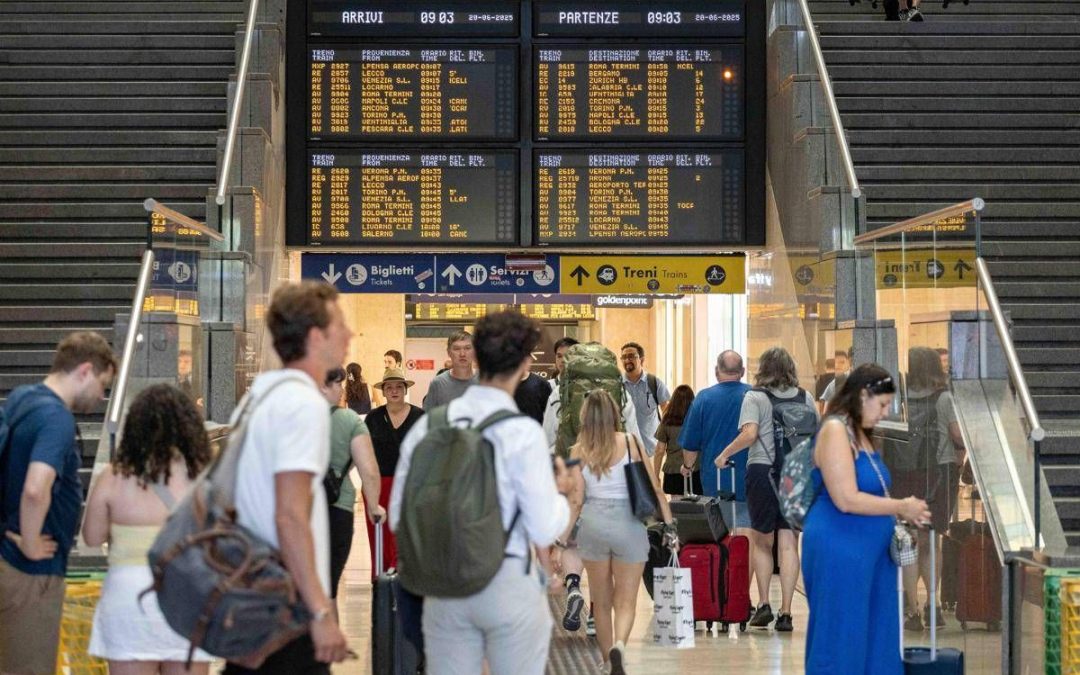 Sciopero treni 11 giugno, ultime ore decisive: incontro al Mit per evitare il blocco
