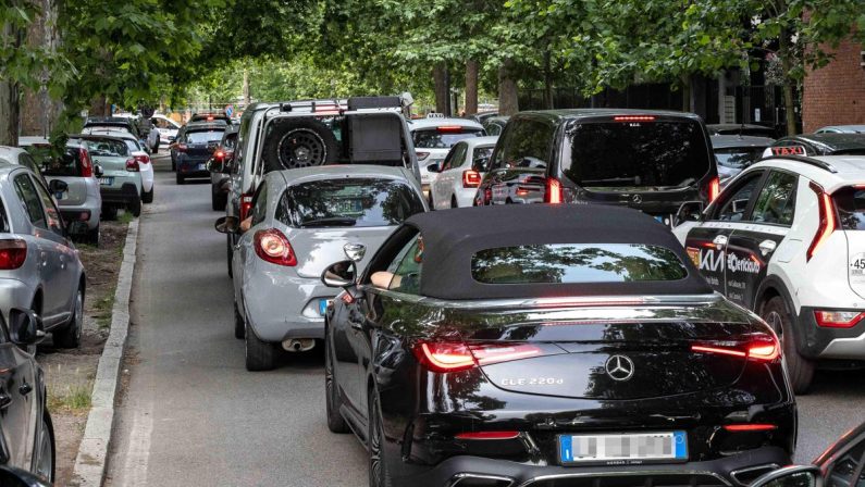 Per recarsi in ufficio se ne va uno stipendio all’anno, i conti della Cna