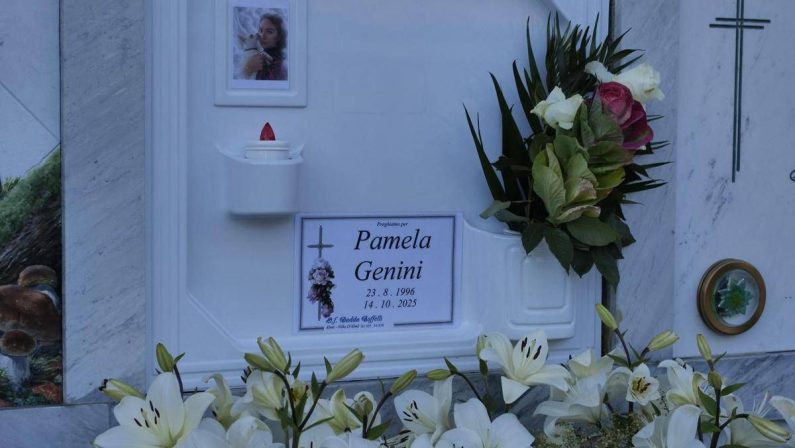 Pamela Genini, carabinieri: “Basta una persona per spostare il feretro”
