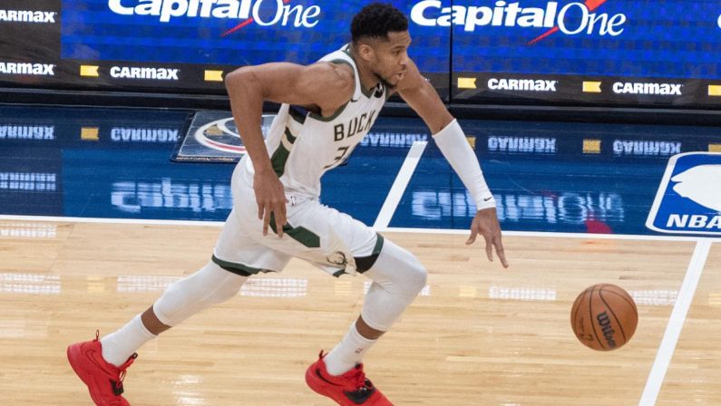 Nba, mercato si accende: Antetokoumpo lascia Milwaukee e va a Miami
