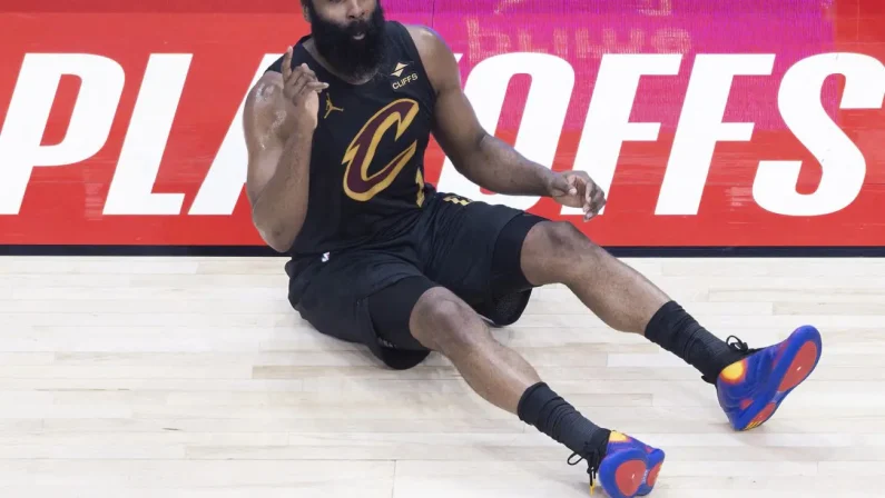 Nba, James Harden arrestato per possesso illegale di arma da fuoco