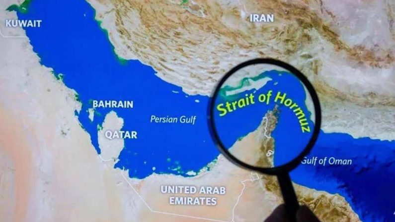 Iran, elicottero Usa precipita a Hormuz. Trump: “Accordo in due o tre giorni”