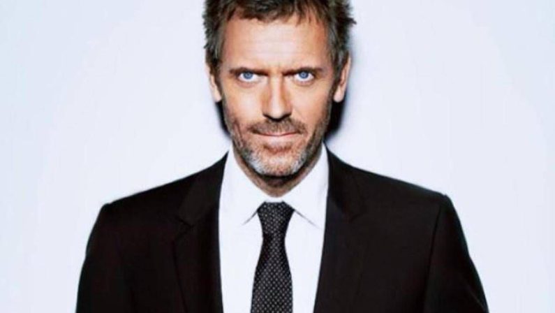 Dottor House, giornalista critica e Hugh Laurie si infuria