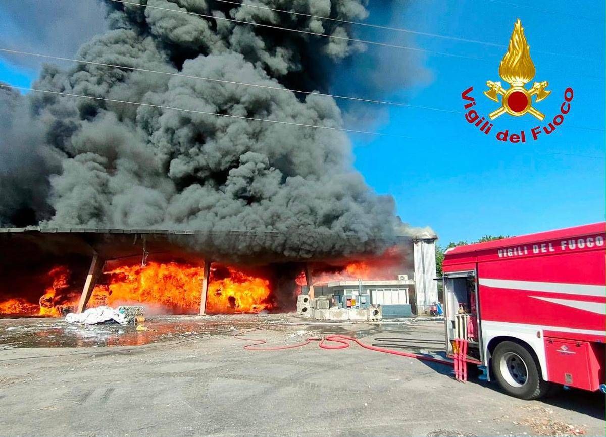 https://www.quotidianodelsud.it/wp-content/uploads/2026/06/incendio-vicopisano-vvff.jpeg