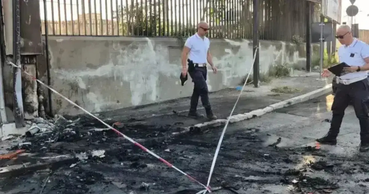 https://www.quotidianodelsud.it/wp-content/uploads/2026/06/incidente-foggia-auto-palazzo.jpg