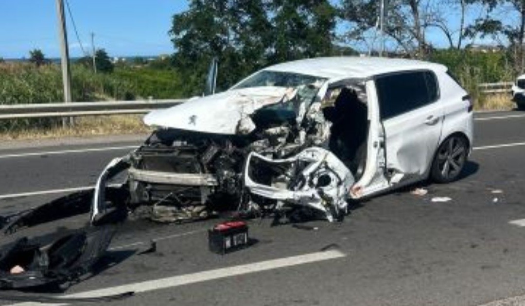 Corigliano Rossano, incidente sulla 106 Jonica, un morto e due feriti