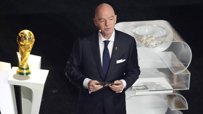 Mondiali 2026, Infantino: “Felice per l’Iran, li avrei portati in bus. L’arbitro somalo? Caso sfortunato”