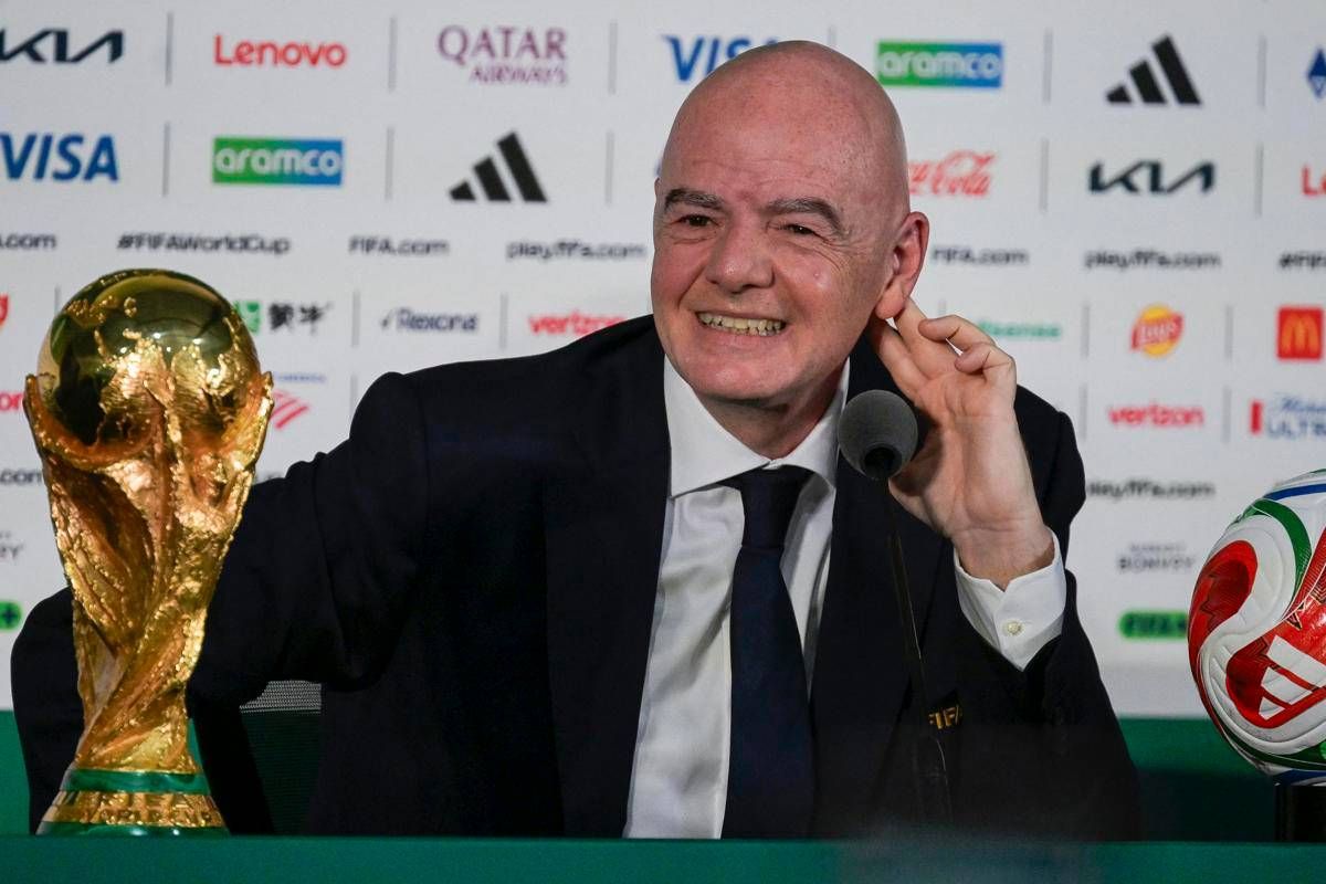 https://www.quotidianodelsud.it/wp-content/uploads/2026/06/infantino-orecchio-afp-1006.jpeg