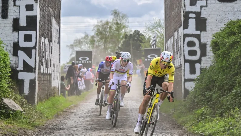 Wout van Aert non recupera dall’infortunio al gomito, salta il Tour de France