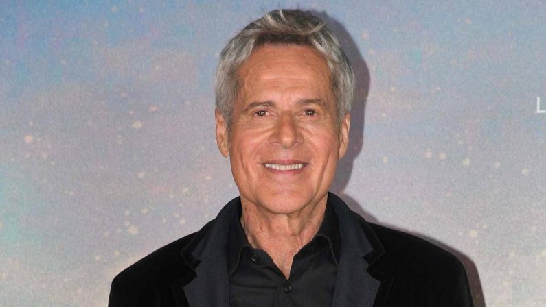 Claudio Baglioni fermato da una polmonite, il ‘GrandTour La vita è adesso’ slitta al 2027