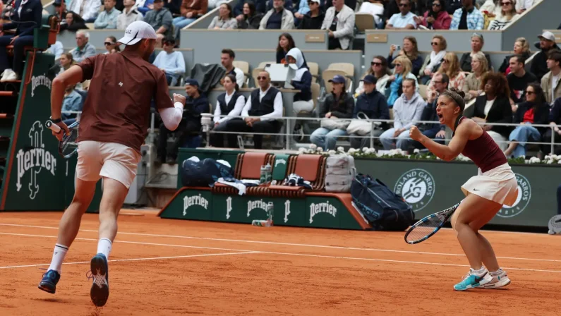 Roland Garros, Errani/Vavassori in finale nel doppio misto. In campo Cobolli, stasera Berrettini-Arnaldi