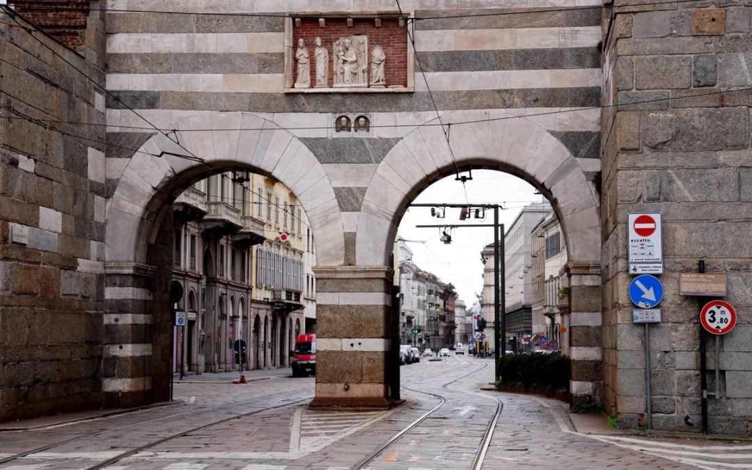 Palpeggia passante in pieno centro a Milano: arrestato per violenza sessuale