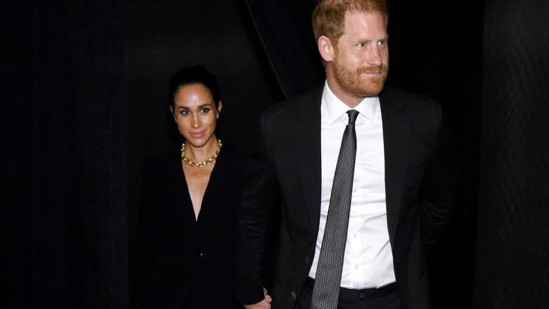 Il ritorno di Harry e Meghan in Gb, William e Kate contrari al ‘Truman Show’