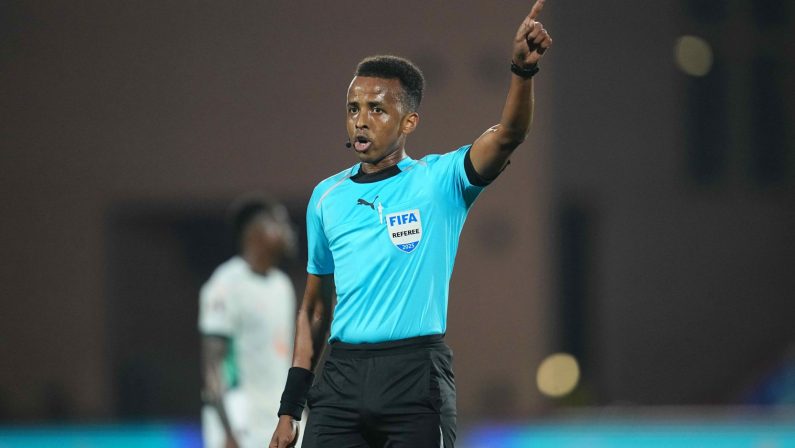 L’arbitro somalo respinto dagli Usa dirigerà la finale di Supercoppa Europea