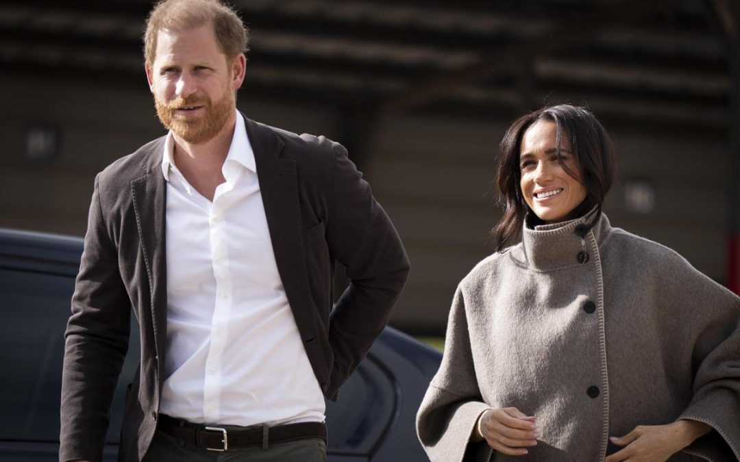 I Sussex in Gb con i figli, grazie a un ricatto emotivo di Harry a Re Carlo?