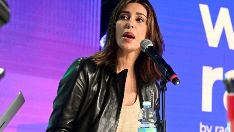 Belen verso la cittadinanza italiana: “Ha superato l’esame di lingua”. L’annuncio