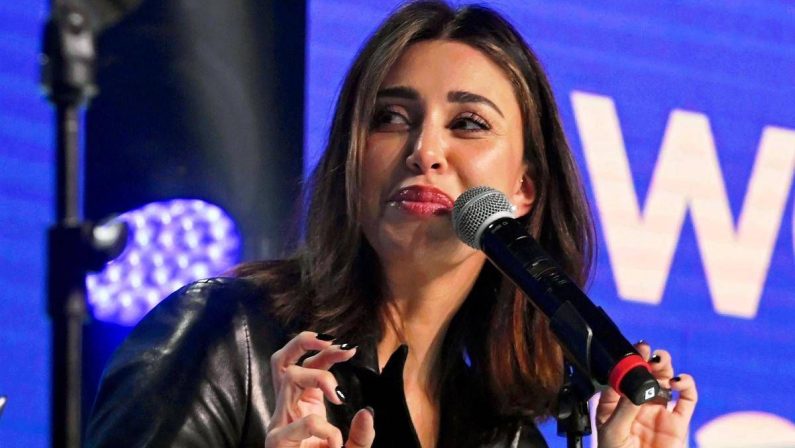 Belen Rodriguez indagata, omissione di soccorso per doppio incidente stradale