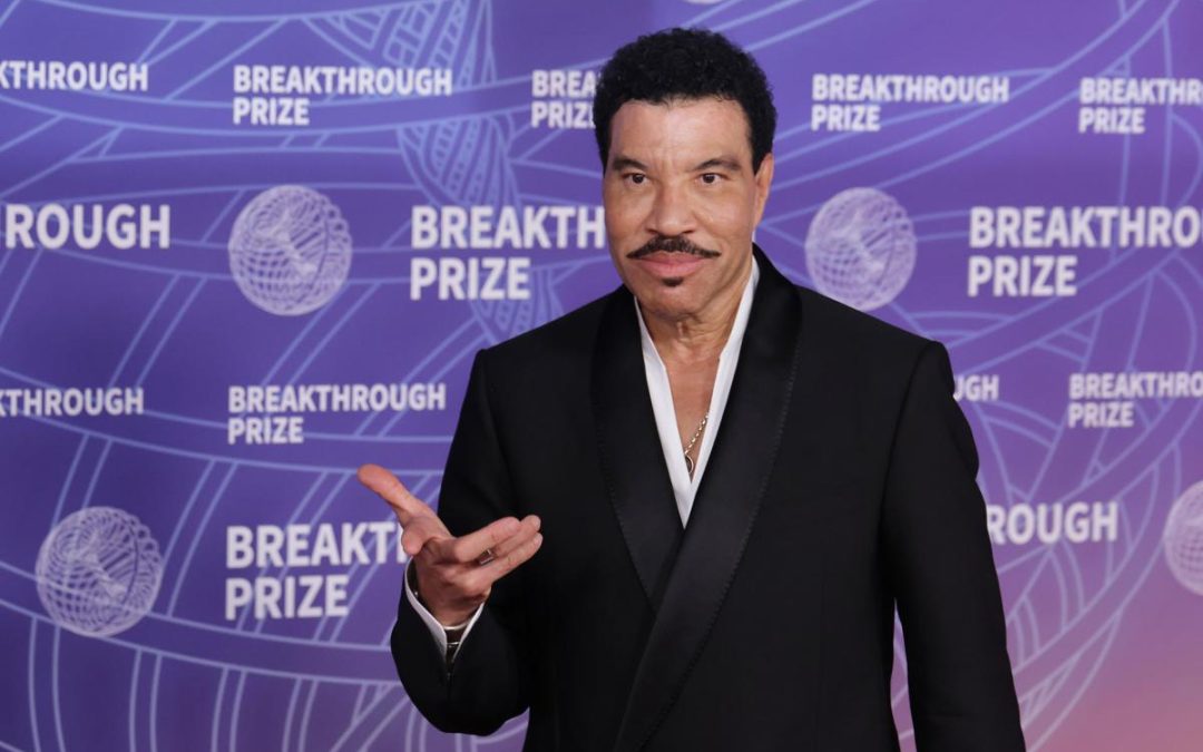 Lionel Richie ferma il concerto per un malore: “Non era in condizioni di continuare”