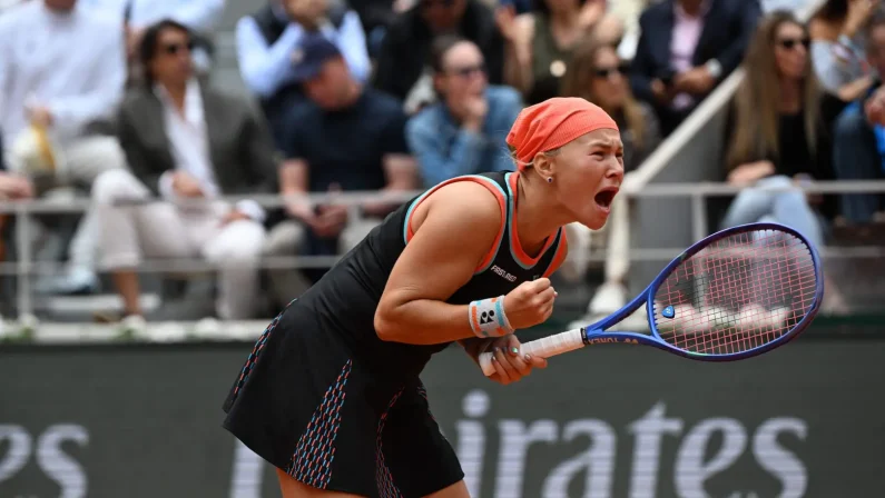 Sorpresa al Roland Garros, Shnaider rimonta ed elimina Sabalenka: sarà semifinale con Chwalinska