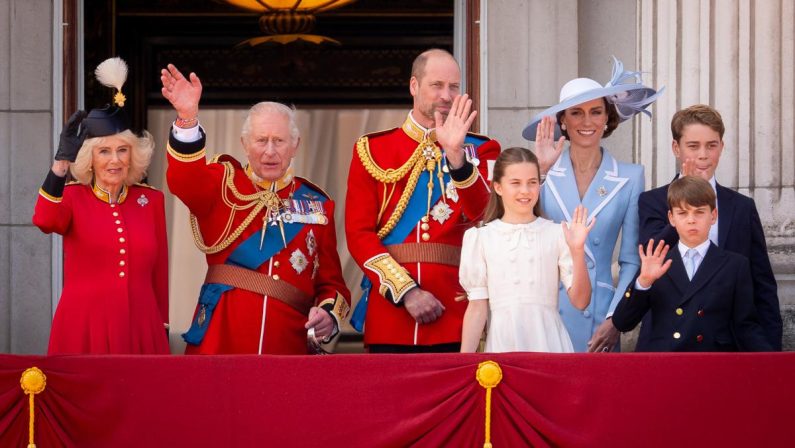 Regno Unito, il 55% vuole ancora la monarchia ma è il dato più basso degli ultimi 33 anni