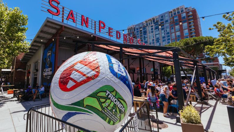 Mondiali 2026, sparatoria in una Fan Zone di San Jose: un morto e un ferito grave