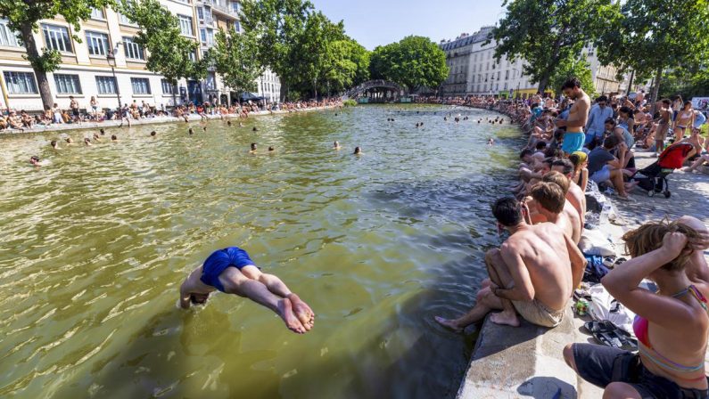 Ondata di caldo in Europa: nuovo record in Francia, Eurostar cancella diversi treni tra Parigi e Londra