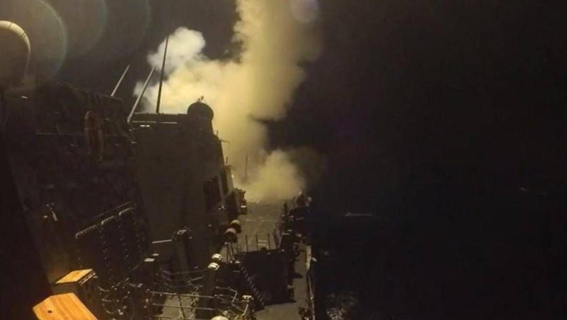 Iran sotto attacco, ultimatum di Trump: “Se non firmano accordo, bombarderemo senza pietà” – Diretta