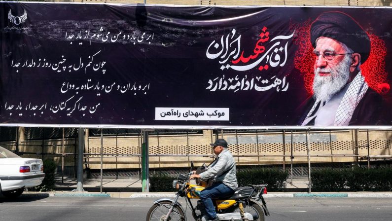 Iran, media: domani colloqui indiretti con Usa su Hormuz