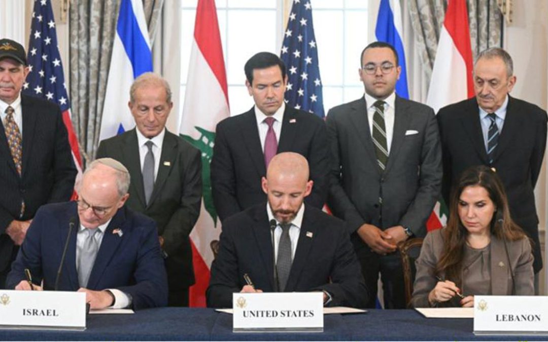 Israele-Libano, accordo firmato a Washington. Hezbollah dice no. Netanyahu: “Idf restano nel Paese”