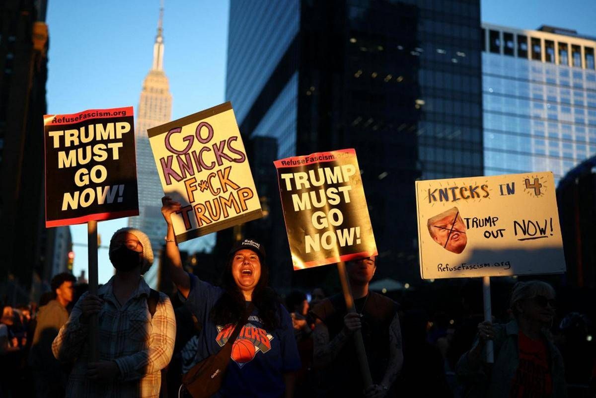 https://www.quotidianodelsud.it/wp-content/uploads/2026/06/knicks-proteste-trump-afp.jpeg