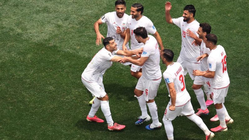Mondiali, caos in Belgio-Iran: gol di Taremi annullato tra le proteste. Cos’è successo