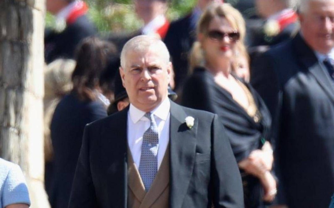 Gran Bretagna, nuove accuse per l’ex principe Andrea: subaffittava i cottage di Royal Lodge