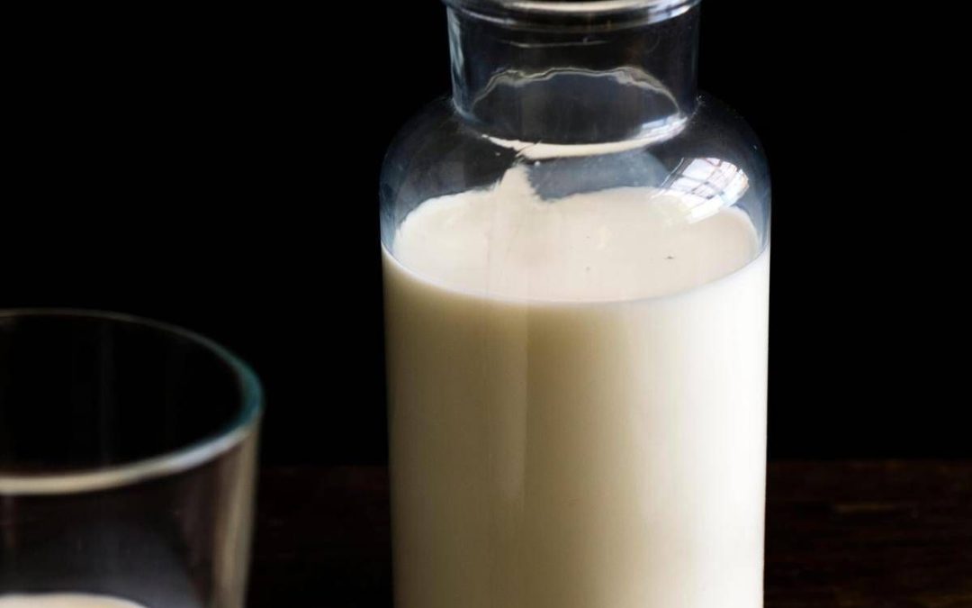 Latte crudo, nuove infezioni tra gli ‘adepti’. Bassetti: “Va vietato”
