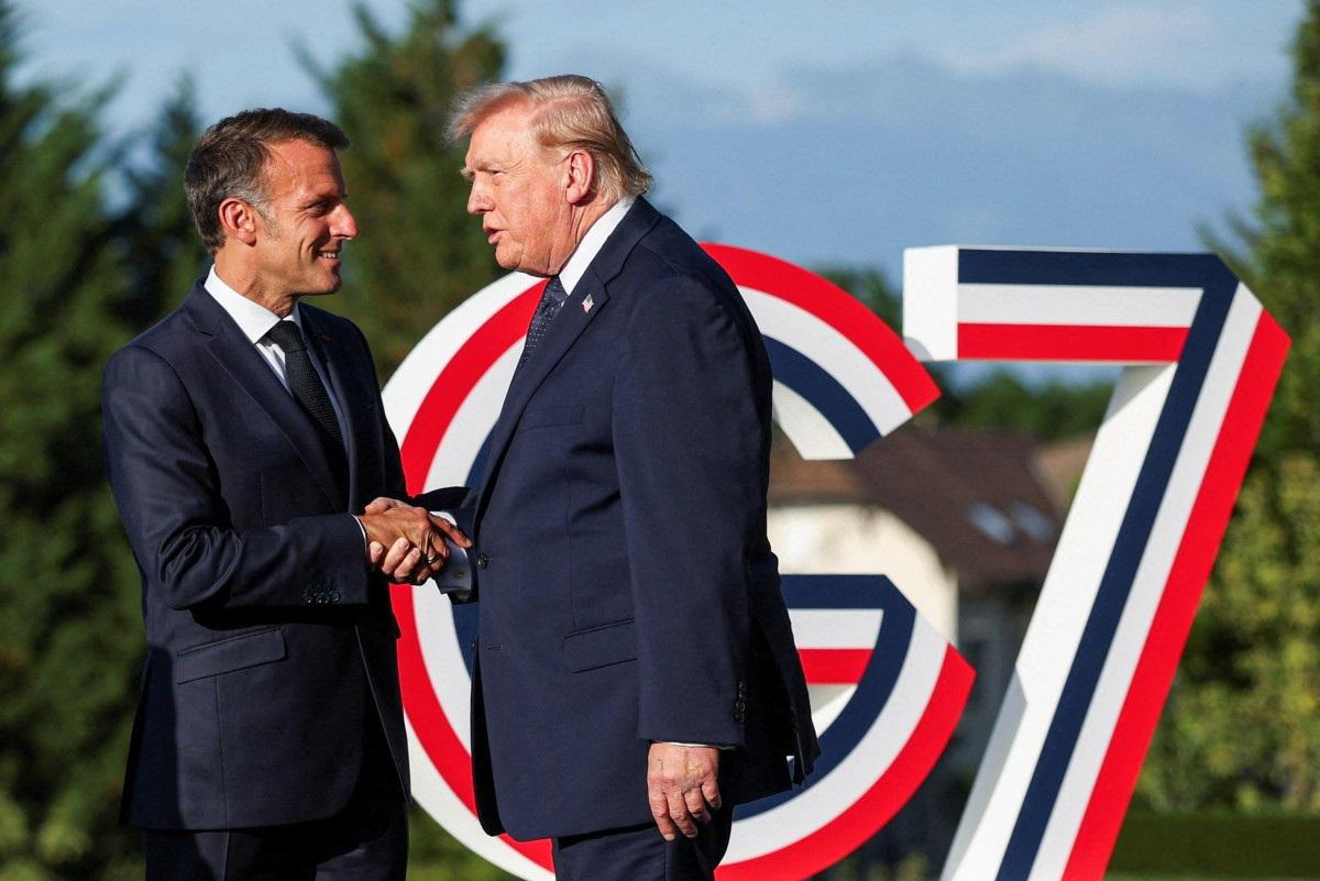 https://www.quotidianodelsud.it/wp-content/uploads/2026/06/macron-trump-g7-sfondo-afp.jpeg