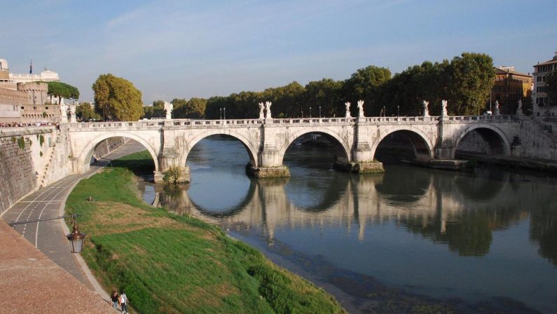 Il caldo infuoca Roma, bagno nel Tevere come nella Senna? Ecco cosa dicono i medici