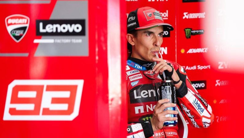MotoGp Ungheria, Marquez vince sprint ma Bezzecchi è sempre più leader del Mondiale: ordine di arrivo e classifica piloti