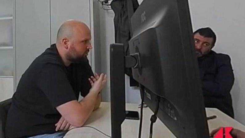 Caso Garlasco, Marco Poggi davanti ai pm: “Mai visti filmati intimi di mia sorella Chiara” – Guarda i video