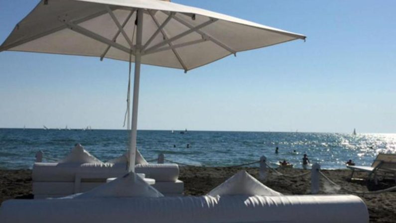 Abbronzatura sicura, i consigli dell’esperto da nei a tatuaggi fino a vitiligine e depilazione