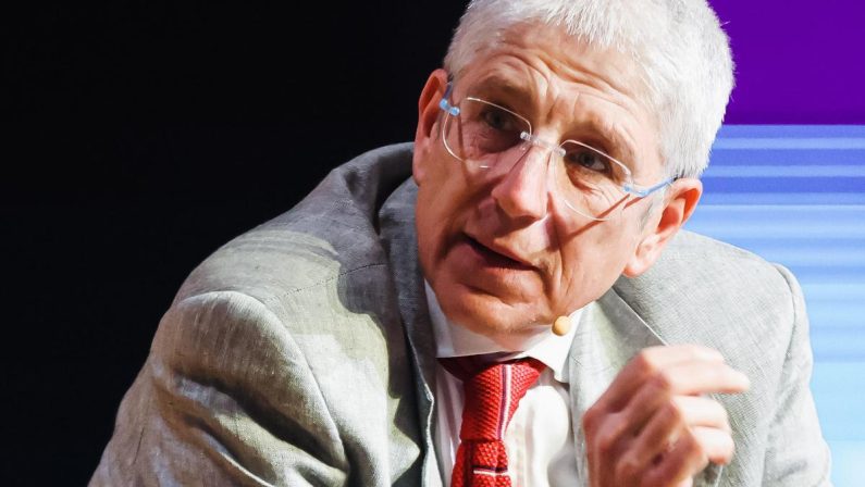 Mario Giordano resta su Rete4, Fuori dal Coro non trasloca