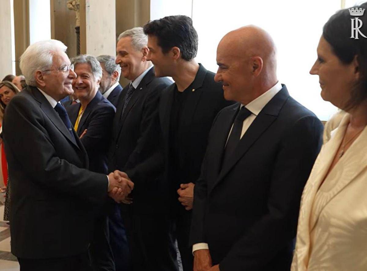 https://www.quotidianodelsud.it/wp-content/uploads/2026/06/mattarella-saluta-artisti-sportivi.jpeg