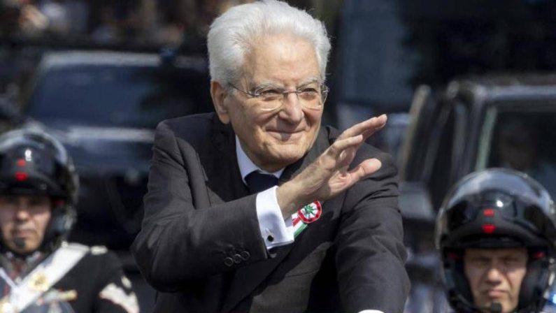 Mattarella: “Da Presidente vedo nel Paese applicati principi della Repubblica. Italia avrà giovamento dal coraggio dei giovani”