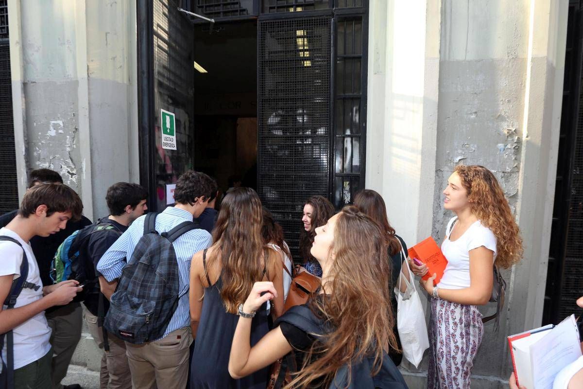 https://www.quotidianodelsud.it/wp-content/uploads/2026/06/maturita-prima-prova-di-italiano-al-liceo-parini.jpeg