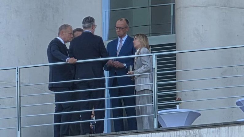 Nato, Meloni a Berlino per il vertice E5: summit con Merz, Starmer, Macron e Tusk