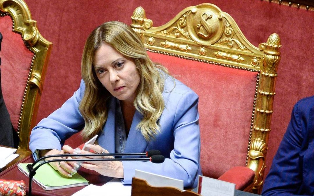 Meloni in Senato: “No a Ue superinvasiva, su assenza a vertice Tivat polemicucce”. Botta e risposta con Renzi