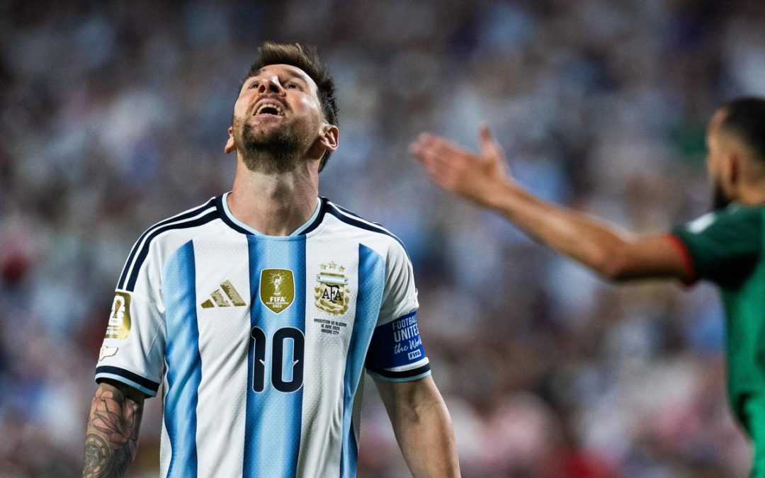 Messi, il comunicato della famiglia su papà Jorge: “Sotto osservazione, rispettate privacy”