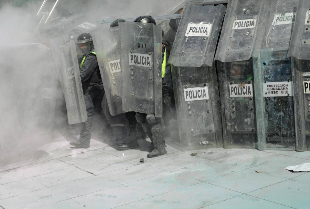 https://www.quotidianodelsud.it/wp-content/uploads/2026/06/messico-polizia-scontri-fg-ipa.jpeg